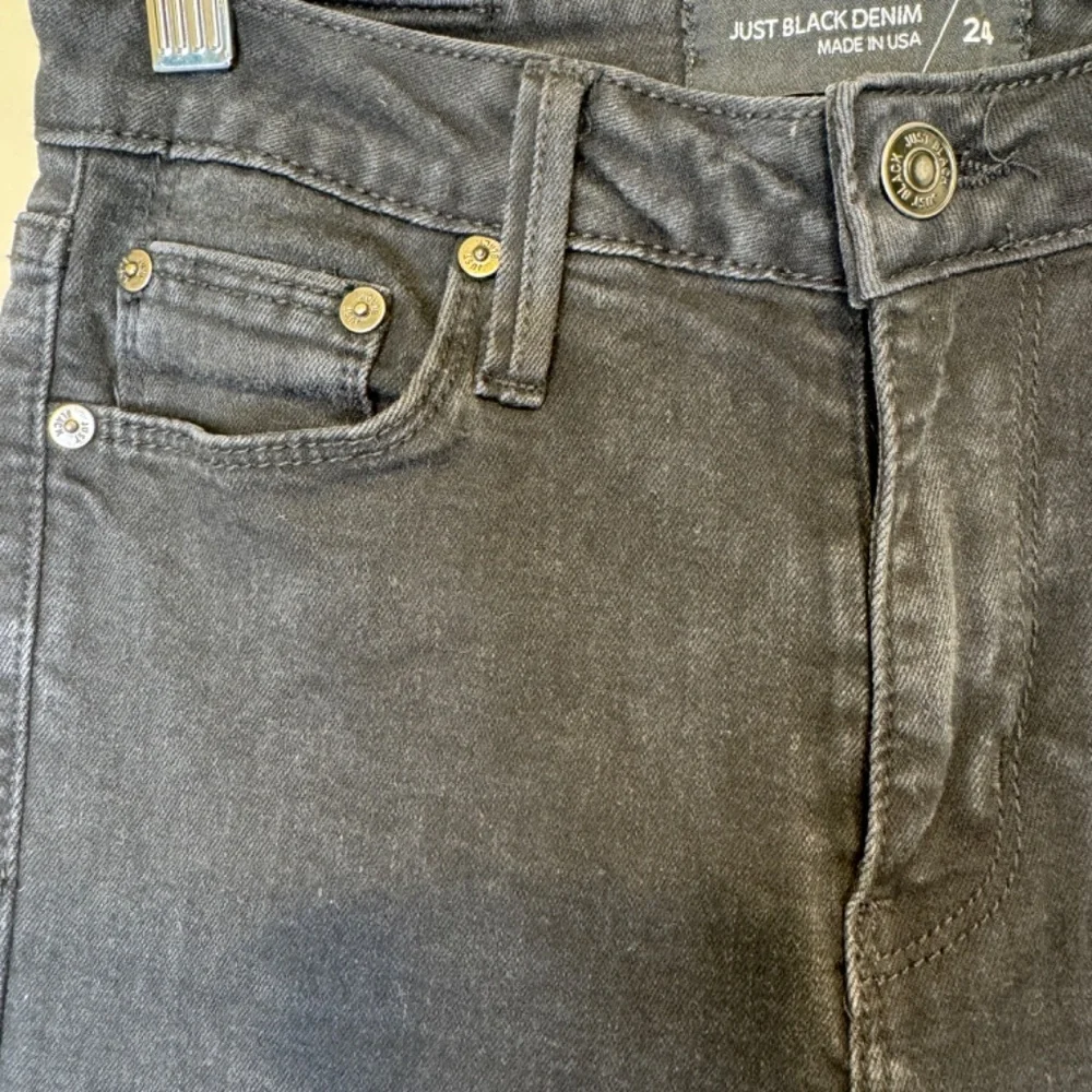 Just Black Denim | Mid Rise Form Fitting Slight Stretch Chic Skinny Jeans